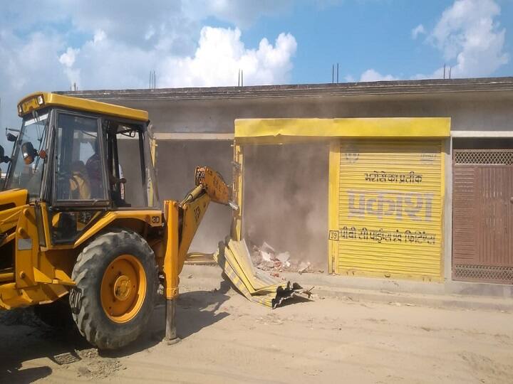 बरेली में सीलिंग की जमीन पर चला योगी का बुल्डोजर, 10 करोड़ की जमीन हुई कब्जामुक्त