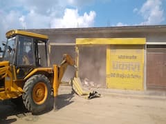 बरेली में सीलिंग की जमीन पर चला योगी का बुल्डोजर, 10 करोड़ की जमीन हुई कब्जामुक्त