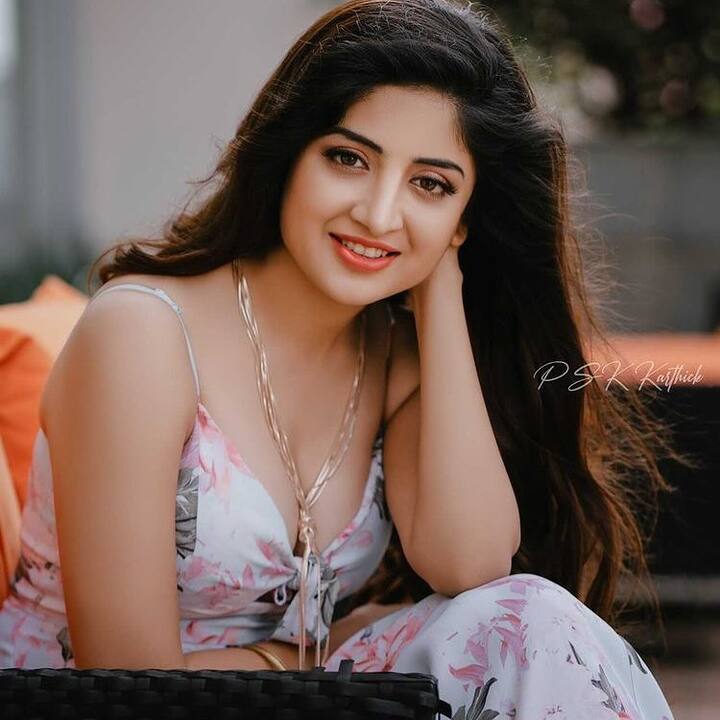 పంజాబీ పిల్ల.. పరువాల ఖిల్లా - Image Credit: Poonam Kaur/Instagram