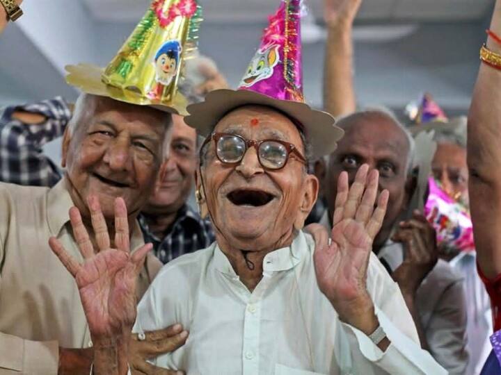 Older Persons Day: உலக முதியவர்கள் தினம்... இனியாவது தொடங்கட்டும் பெரும் விவாதம்! International Day of Older persons Need to tackle sterotypes prejudice and discrimination aasociate with Old age people Older Persons Day: உலக முதியவர்கள் தினம்... இனியாவது தொடங்கட்டும் பெரும் விவாதம்!