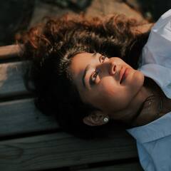 Shriya Saran Photos: సూర్య కిరీటమే నీవా..క్యూట్ లుక్ లో మైమరపిస్తున్న శ్రియా శరణ్