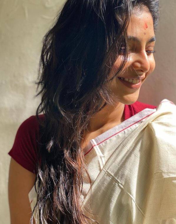 ஆத்தி… நீயும் இப்போ என் கூட்டுல சேத்தி… ஏ ஆத்தி… பாத்துருவோம் பத்து பேர பேத்தி…