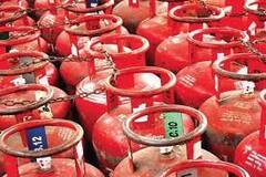 Price Hike: রান্নার গ্যাস থেকে পেট্রোল-ডিজেলে মূল্যবৃদ্ধি, পুজোর মুখে হাত পুড়ল মধ্যবিত্তের। Bangla News