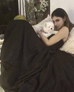Mouni Roy को बर्थडे पर गिफ्ट में मिला स्पेशल सरप्राइज, एक्ट्रेस ने फैंस के साथ शेयर की ये प्यारी तस्वीरें
