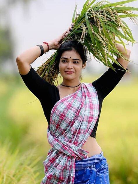 பொட்டு  வைக்க  நீயும்  போகாதே உன்ன  பார்த்தாலே கண்ணாடி  கைகள்  நீட்டுமடி