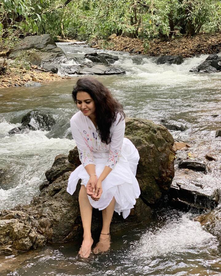 (Photo Courtesy: Instagram) నీ అందం ముందు గోవా ఎంత అంటూ నాటీ కామెంట్స్ చేస్తున్నారు.