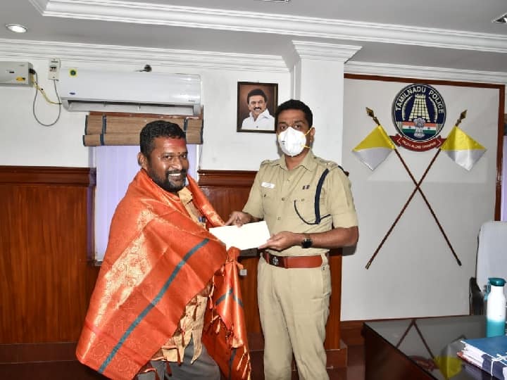 SP rewards the disabled auto driver who chased the thieves in the auto திருடர்களை ஆட்டோவில் துரத்திப்பிடித்த மாற்றுத்திறனாளி ஆட்டோ ஓட்டுநருக்கு எஸ்.பி பாராட்டு..