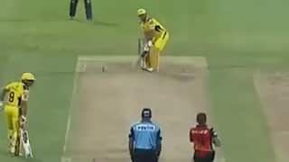 IPL 2021: Dhoni ने छक्के के साथ CSK को Playoff में पहुंचाया, SRH को 6 विकेट से हराया