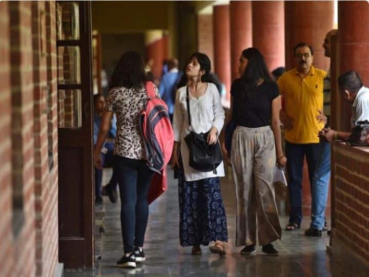 DU First Cut off List 2021: दिल्ली यूनिवर्सिटी की कटऑफ लिस्ट जारी, कई कॉलेजों में 100 प्रतिशत तक पहली कटऑफ