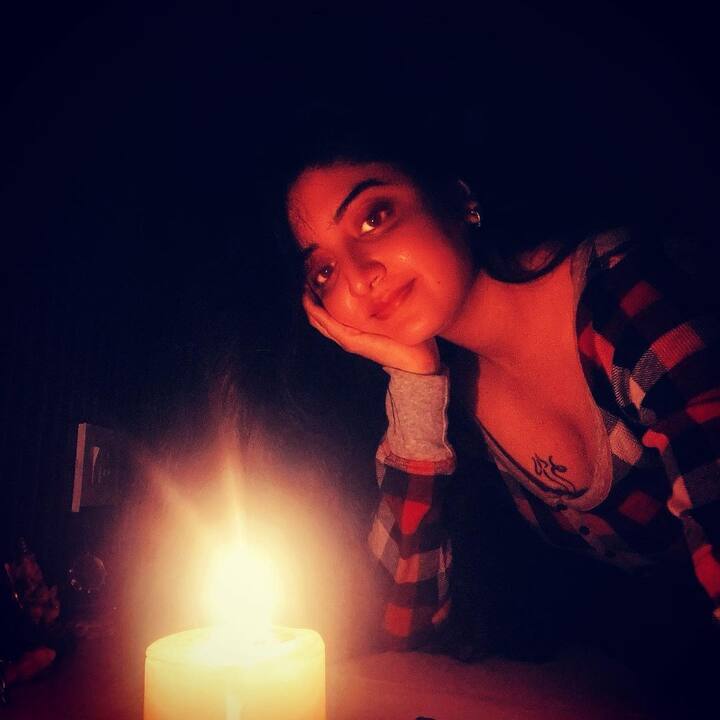 పంజాబీ పిల్ల.. పరువాల ఖిల్లా - Image Credit: Poonam Kaur/Instagram
