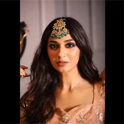 उडाण मालिकेत विधि पांड्या ग्रे शेडमध्ये दिसून आली होती. तिच्या या भूमिकेमुळे ती प्रचंड  लोकप्रिय झाली होती. या मालिकेत ती चकोरच्या बहिनीच्या भूमिकेत दिसून आली होती. त्यामुळे आता बिग बॉसच्या घरात ती काय रंग दाखवणार याकडे चाहत्यांचे लक्ष लागले आहे.