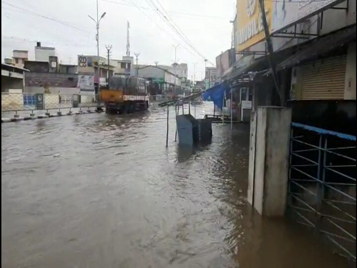 நாமக்கலில் கொட்டித் தீர்த்த கனமழை - சாலைகளில் வெள்ளப்பெருக்கு; போக்குவரத்து நிறுத்தம்..!