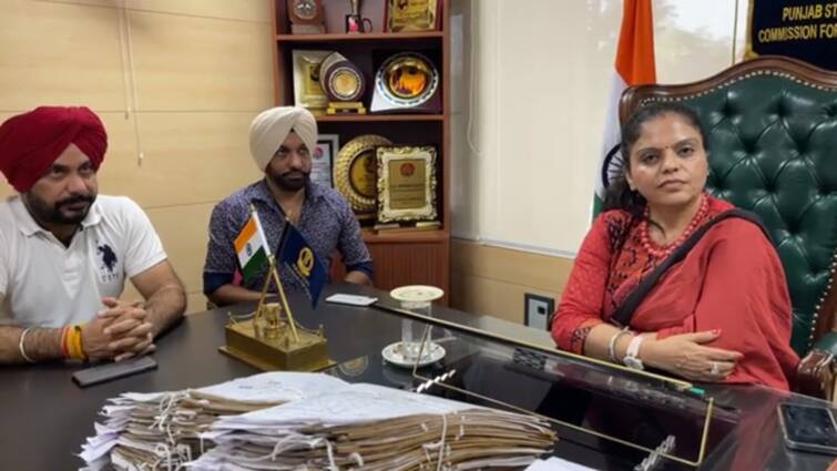 Punjabi Singer Harjeet Harman appeared before Women Commisssion ਮਹਿਲਾ ਕਮਿਸ਼ਨ ਅੱਗੇ ਪੇਸ਼ ਹੋਏ ਗਾਇਕ ਹਰਜੀਤ ਹਰਮਨ, ਸ਼ਿਕਾਇਤ ਮਗਰੋਂ ਕੀਤਾ ਸੀ ਸੰਮਨ