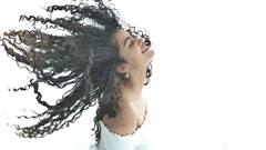 Anupama Parameswaran Photos: వారెవ్వా అనుపమ... అందమంతా అలల్లా ఎగిరే నీ కురుల్లోనే