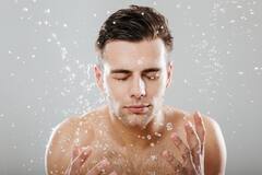 Skin Problems: शरीर से दुर्गंध आने की हो सकती हैं कई वजह, त्वचा विशेषज्ञ से जानें इसका इलाज