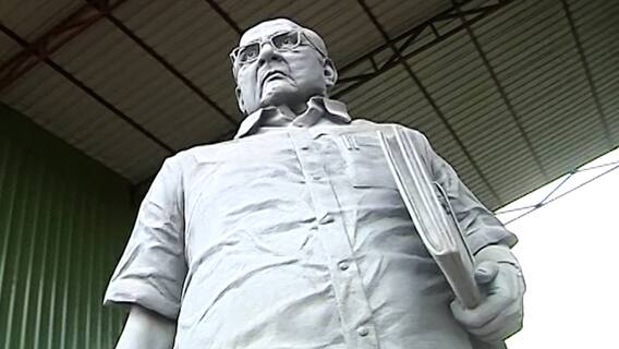 Pune : पुण्यात उभा राहतोय Sharad Pawar यांचा पुतळा; शिल्पकार सुप्रिया शिंदे यांची कलाकृती ABP Majha