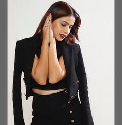 Genelia Photos: గ్లామర్ ఒలకబోస్తూ.. జెనీలియా హాట్ లుక్స్..