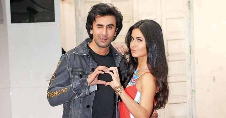 Ranbir Kapoor - Katrina Kaif: रणबीर कपूर और कैटरीना कैफ का रिश्ता भी खूब सुर्खियों में रहा था. इतना ही नहीं साल 2015 में दोनों की सगाई की खबरें भी खूब उड़ीं. लेकिन उसके अगले ही साल कैटरीना और रणबीर अलग हो गए. इसके बाद भी दोनों ने साल 2017 में फिल्म 'जग्गा जासूस' में साथ काम किया.