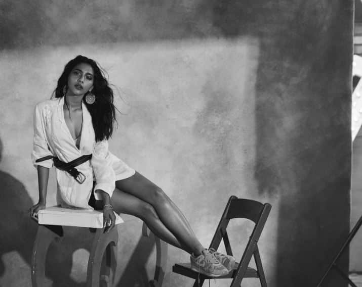 பேபி நீயோ சுவீட்டு… நானும் கொஞ்சம் க்யூட்டு… காதல நான் சொல்ல இனி என்ன வழி புள்ள…