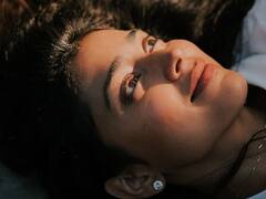 Shriya Saran Photos: సూర్య కిరీటమే నీవా..క్యూట్ లుక్ లో మైమరపిస్తున్న శ్రియా శరణ్