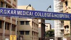 Bangla News: হস্টেলে চাঙড় ভেঙে আহত ছাত্র, বিক্ষোভ আরজি কর হাসপাতালে