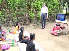 மயிலாடுதுறை : சொந்த செலவில் ஸ்மார்ட் டிவி.. தெருத்தெருவாக சென்று பாடம் நடத்தும் ஆசிரியர்