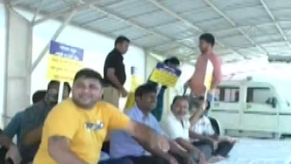 મહેસાણાઃ પોલીસ મંજૂરી વગર વિરોધ દેખાવ કરી રહેલા તલાટીઓની કરાઈ અટકાયત