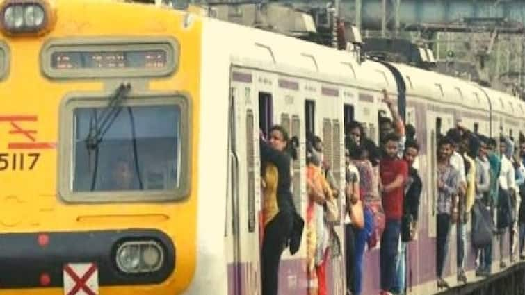 Mumbai Local Will AC and first class ticket rates be reduced Mumbai Local : एसी आणि प्रथम श्रेणी वर्गाचे तिकीट दर कमी होणार?