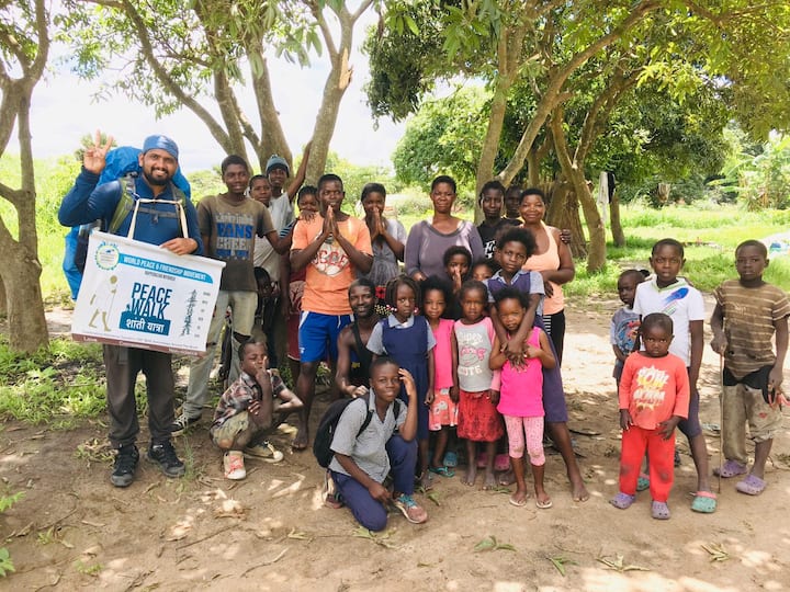 खरंतर घरची हलाखीची परिस्थिती बघता नितीन अभियंता झाल्यावर आपल्याला घराला हातभार लावेल, अशी नितीनच्या आईची आशा होती. परंतु नितीनचा हा निर्णय व त्यामागची प्रेरणा लक्षात घेता मोठ्या धीराने त्याच्या आईनेही त्याला या कार्यासाठी परवानगी दिली.