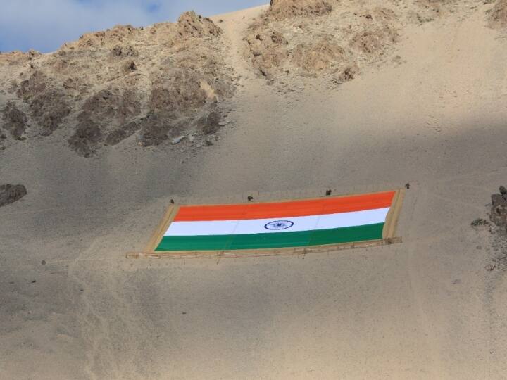 World largest national flag inaugurated in Ladakh, Army Chief Naravane was also present गर्व: लद्दाख में दुनिया के सबसे बड़े तिरंगे का हुआ अनावरण, सेना प्रमुख नरवणे भी रहे मौजूद