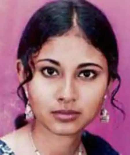 तिनं तिचा कोर्स मध्येच सोडून मुंबईला यायचा विचार केला आणि परत मागे कधीच नाही बघितलं