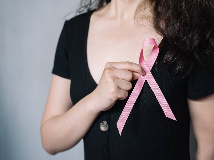 Breast Cancer Awareness: Symptoms, Diagnosis, and Treatment Breast Cancer Awareness Month: రొమ్ము క్యాన్సర్ వారసత్వంగా వస్తుందా? లక్షణాలేంటి? ఎలా చెక్ చేసుకోవాలి?