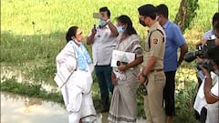 WB Flood Situation: প্লাবিত এলাকা পরিদর্শন থেকে নবান্নে বৈঠক, বন্যা পরিস্থিতি নিয়েই কাটল মমতার শনিবার। Bangla News