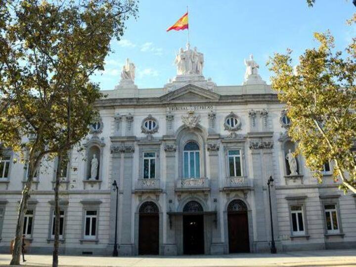 Spanish Women Filmed Urinating In Public Disappointed As Court Throws Out Case 80 பெண்கள் 