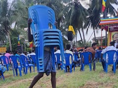 உள்ளாட்சி தேர்தல்: கூட்டம் இல்லாததால் அன்புமணி வருவதற்கு முன் காலி சேர்களை அப்புறப்படுத்திய நிர்வாகிகள்