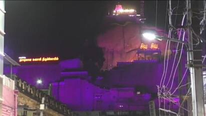 Breast Cancer Awareness for Women - Uchchipillaiyar Temple Pink Lantern திருச்சி உச்சிப்பிள்ளையார் கோயிலில் பிங்க் நிற விளக்கு ஏற்றம் - மார்பக புற்றுநோய் குறித்து விழிப்புணர்வு
