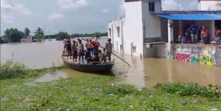 Hooghly flood, NDRF rescues TMC block president Tarakeswar  Hooghly flood: জলবন্দি তারকেশ্বরের চার পঞ্চায়েত, স্থানীয় তৃণমূল নেতা ও কয়েকজন গ্রামবাসীকে উদ্ধার করল এনডিআরএফ