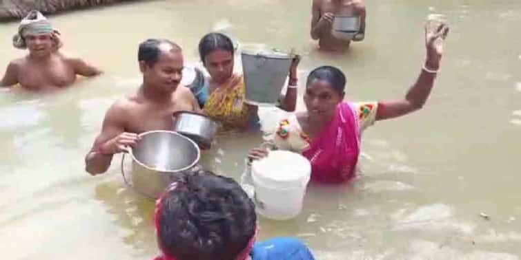 Hooghly South Bengal Flood Situation Tarakeshwar reeling under water as Damodar river overflows Hooghly Flood: দামোদরের জলে ভাসল তারকেশ্বর, জলবন্দি চার হাজার মানুষ