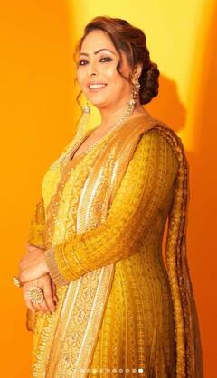 সোশ্যাল মিডিয়ায় সোনালী আভা, ছবি পোস্ট কোরিওগ্রাফার গীতা কপূরের