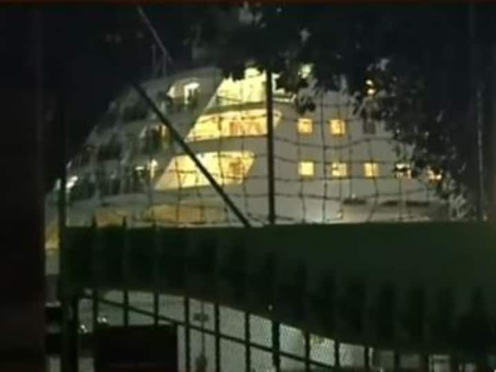 NCB Raid On Cruise Party: क्रूज़ पर चल रही ड्रग्स पार्टी पर NCB की बड़ी कार्रवाई, अभिनेता के बेटे समेत 10 लोग हिरासत में लिए गए