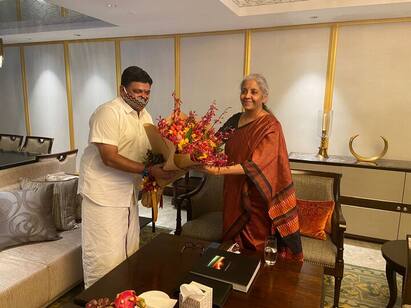 State FM PTR thyagarajan meets union FM Nirmala Seetharaman ட்விட் தந்த டுவிஸ்ட்... நிர்மலா சீதாராமன் சந்திப்பும்... பிடிஆர்.,யின் பதிவும்...இணக்கமாகிறதா இறுக்கம்!