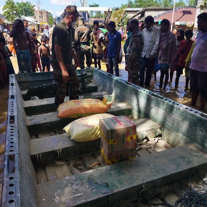 পরিস্থিতি খতিয়ে দেখতে আজ পরিদর্শনে যাচ্ছেন মুখ্যমন্ত্রী মমতা বন্দ্যোপাধ্যায়।  সকাল পৌনে বারোটা নাগাদ হাওড়ার ডুমুরজলা স্টেডিয়াম থেকে রওনা দেবেন তিনি।