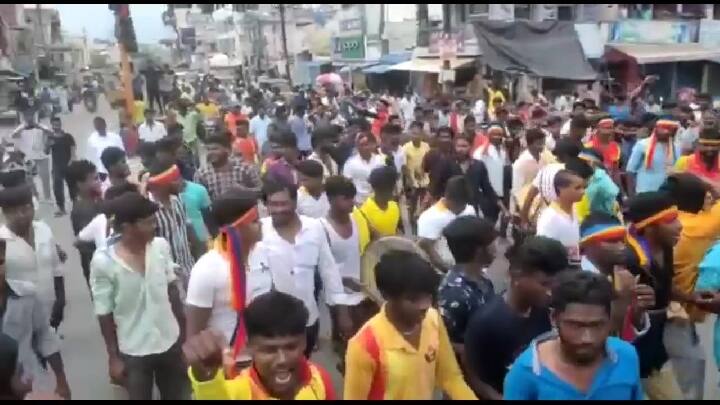 Prohibition march in Dharmapuri for Rudra Thandavam film - PMK, Vanniyar Sangam executives interrogated ருத்ரதாண்டவம் படத்திற்காக தடையை மீறி நடத்தப்பட்ட ஊர்வலம் - போலீசை கண்டதும் சிதறி ஓடிய இளைஞர்கள்