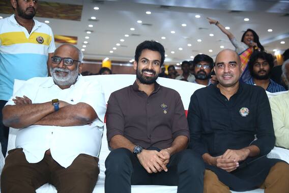 Kondapolam Audio Release Event: కర్నూలులో వైష్ణవ్ తేజ్ 'కొండపొలం' ఈవెంట్.. Kondapolam Audio Release Event: కర్నూలులో వైష్ణవ్ తేజ్ 'కొండపొలం' ఈవెంట్..