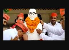 ਗਾਂਧੀ ਦੀ ਮੂਰਤੀ 'ਤੇ ਸਿਰ ਰੱਖ 'ਬਾਪੂ-ਬਾਪੂ' ਕਹਿ ਕੇ ਰੋ ਪਏ ਸਪਾ ਨੇਤਾ ਗਾਲਿਬ, ਵੀਡੀਓ ਦੇਖ ਕੇ ਲੋਕ ਬੋਲੇ- ਆਸਕਰ 'ਚ ਭੇਜੋ 