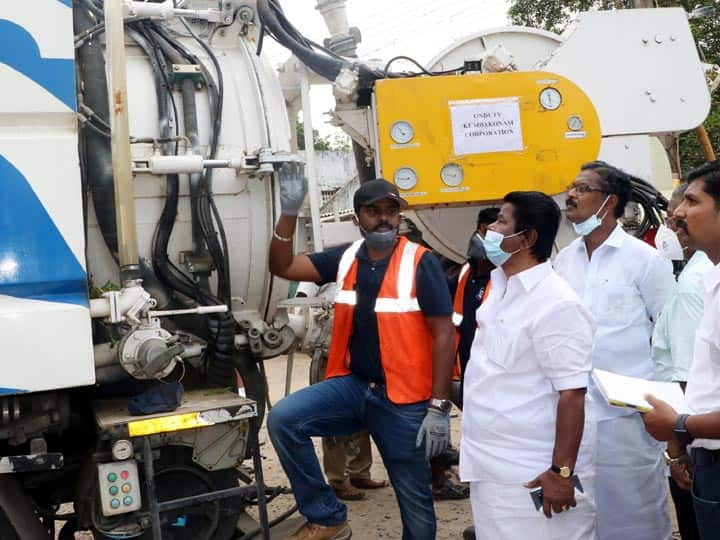 Sewage disposal in Kumbakonam with modern machinery - one day rent 80 thousand கும்பகோணத்தில் நவீன இயந்திரம் மூலம் கழிவுநீர் அகற்றம் - ஒருநாள் வாடகை 80 ஆயிரம்