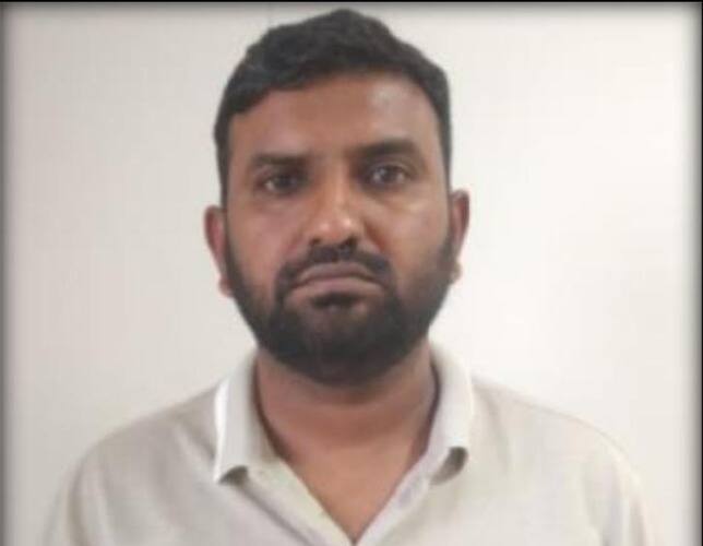 Uttar Pradesh ATS arrests Yavatmal s Dheeraj Jagtap in conversion case was doing conversion through WhatsApp group धर्मांतरण प्रकरणात उत्तर प्रदेश ATS ने केली यवतमाळच्या धीरज जगतापला अटक,व्हॉट्सअप ग्रुप द्वारे करत होता धर्मांतरण