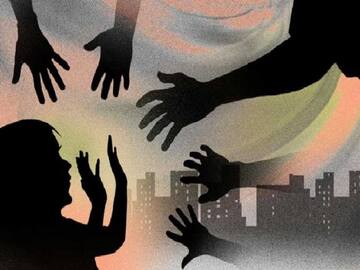 Nagpur Shocker: அம்மாவின் மருத்துவ செலவுக்கு உதவி கேட்ட சிறுமி.. பாலியல் தொழிலில் தள்ள முயற்சித்த பெண்கள்!
