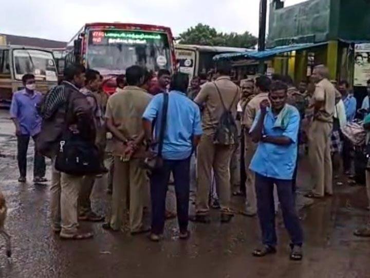 State Transport Corporation employees protest against Minister Thuraimurugan அமைச்சர் துரைமுருகன் பேச்சுக்கு எதிர்ப்பு... போராட்டத்தில் அரசு போக்குவரத்து ஊழியர்கள்!