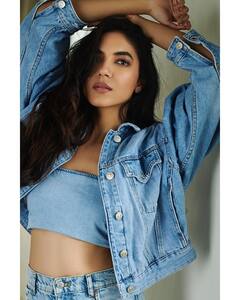 Ritu Varma Photos: మెరిసిపోతున్న తెలుగందం... దూసుకెళ్తున్న టక్ జగదీష్ భామ